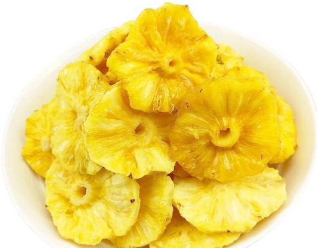 Can dogs have pineapple core